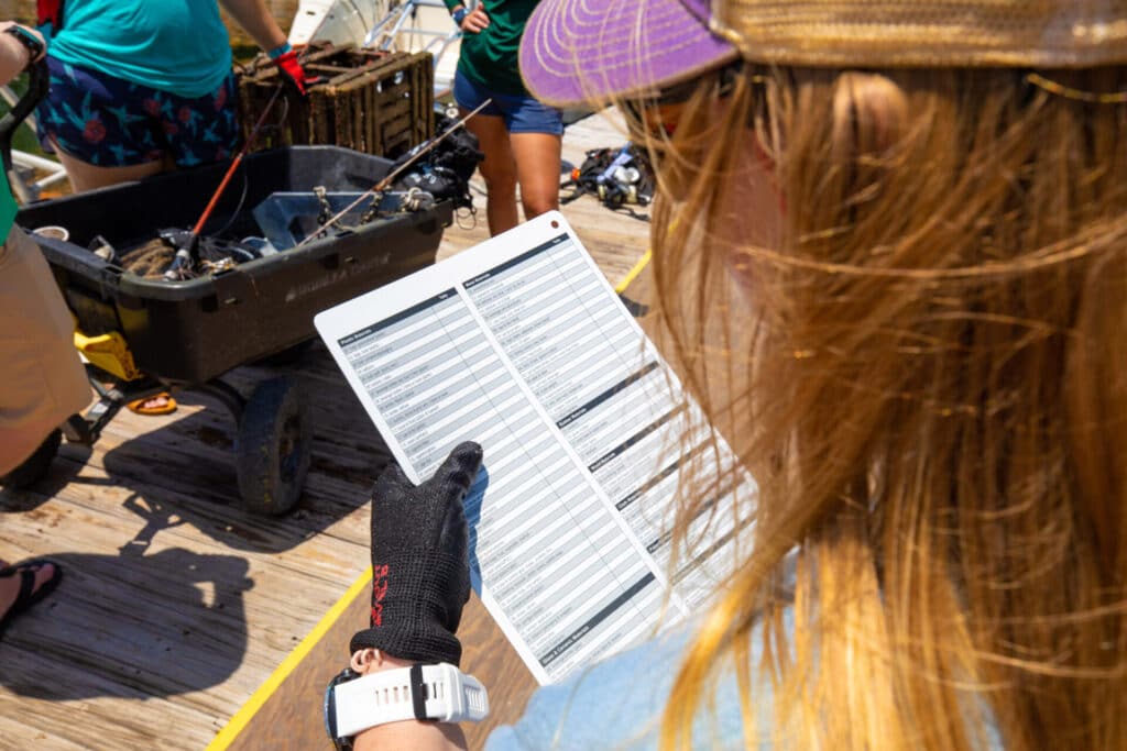 PADI AWARE Dive Against Debris